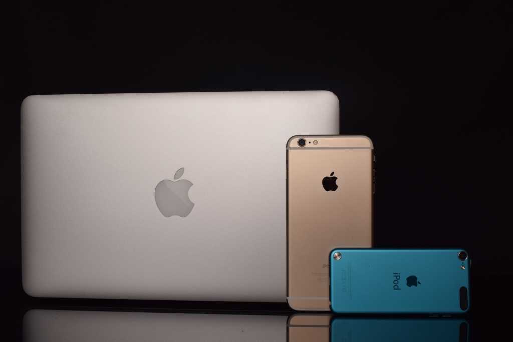 Apple iPad (10th Generation) – Best Overall best tablets for seniors 2026